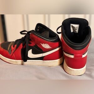 Boys’ Nike Air Jordan 1 Mid Sneakers